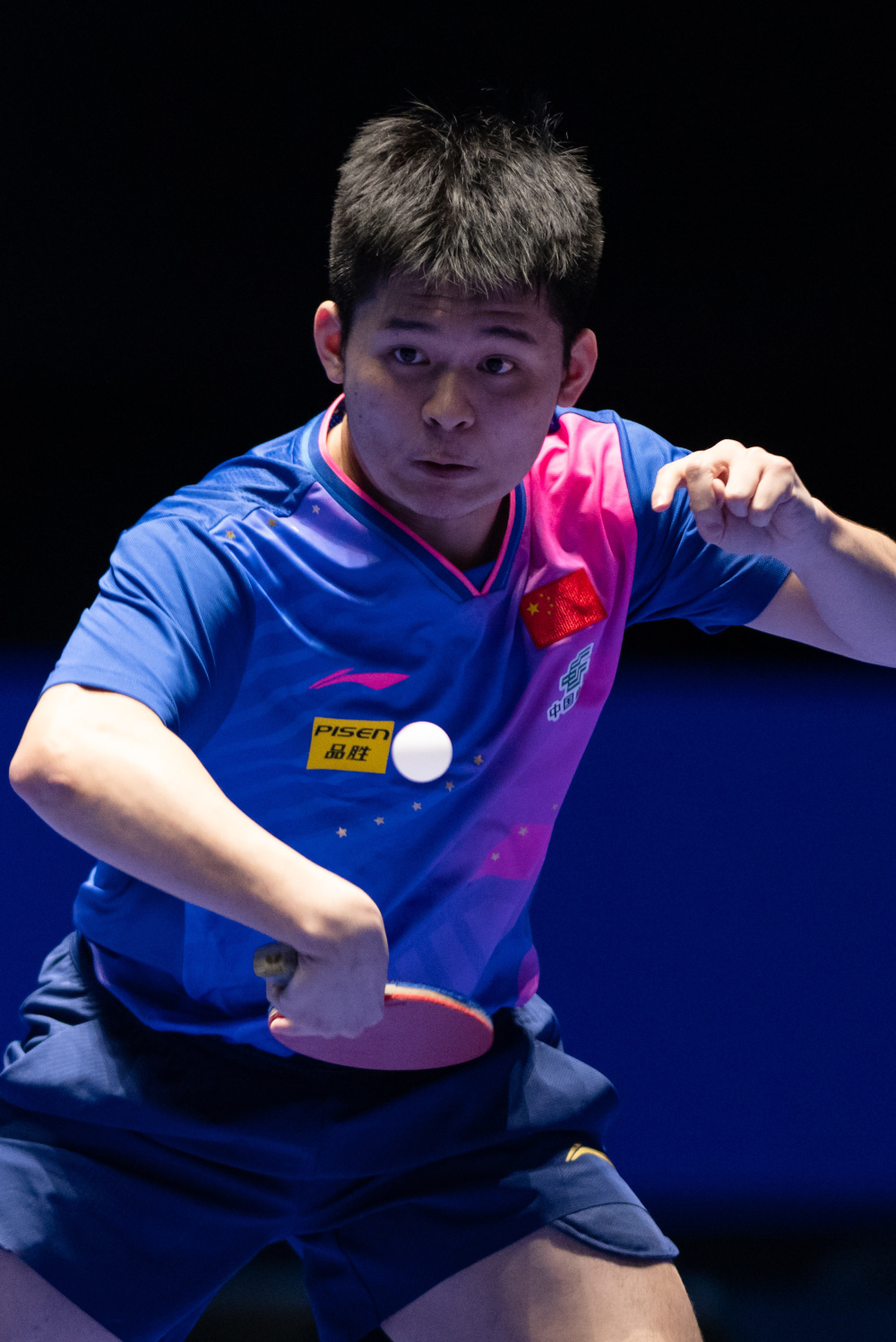 随着全球足 随着全球足